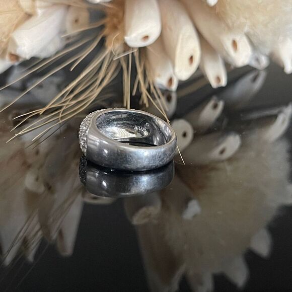 Costume silver tone rhinestone ring - Picture 4 of 5